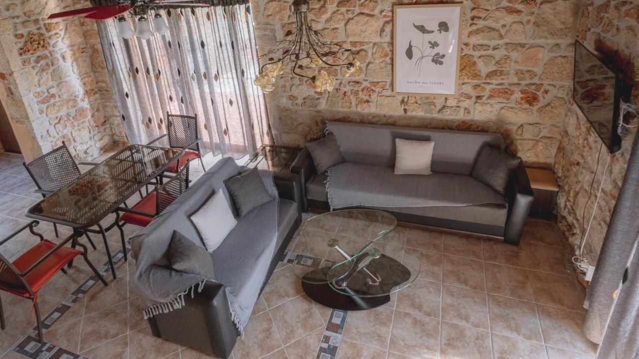 Villa Stone Made Private Pool