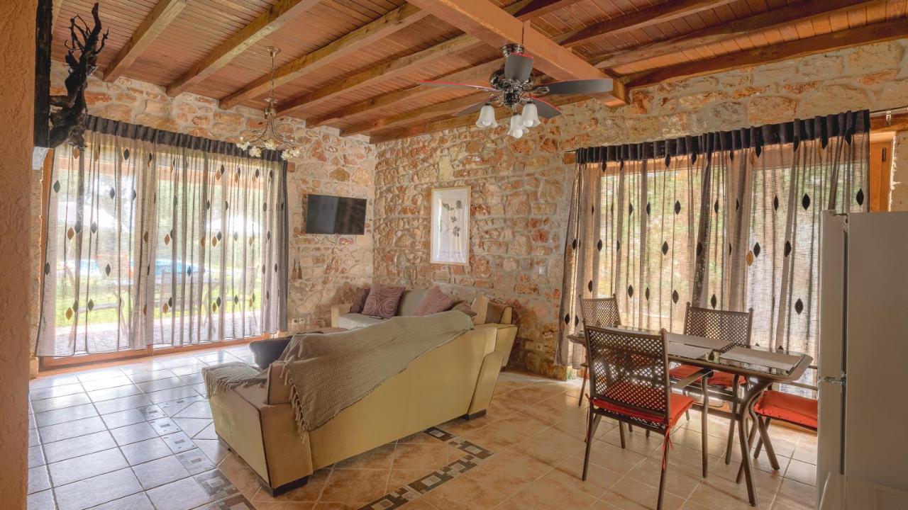 Stone Made Private Pool Κρυοπηγή